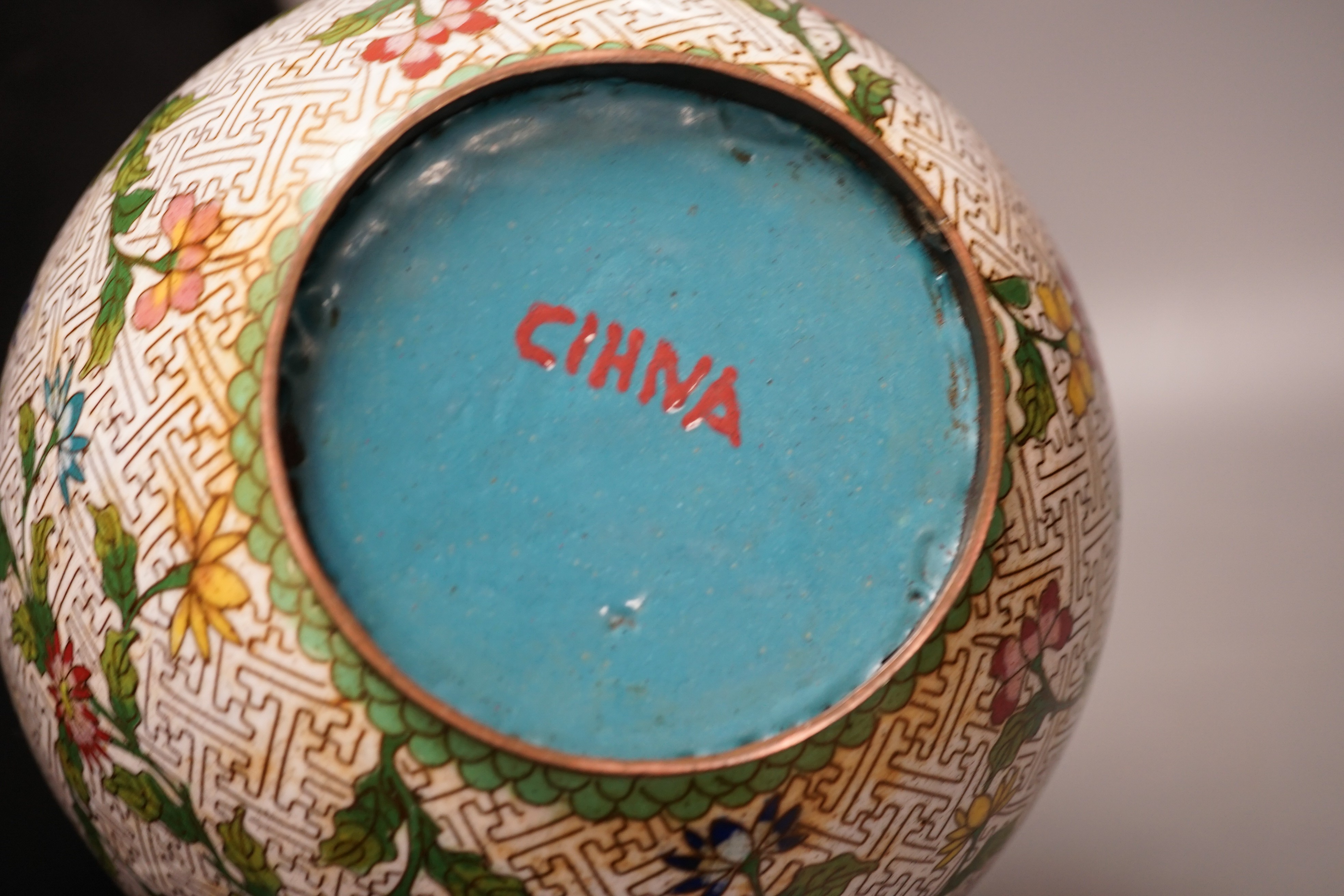 A Chinese cloisonne enamel jar and cover, early 20th century 25cm